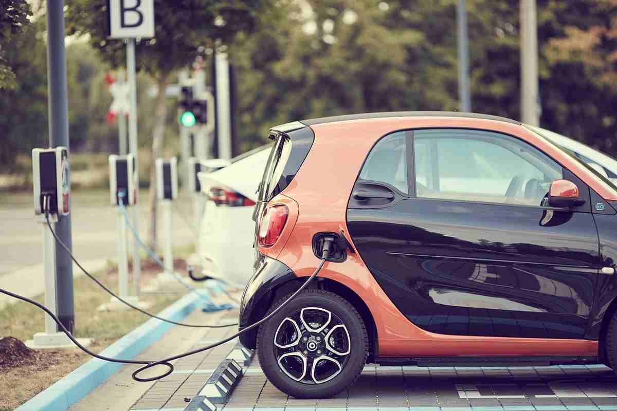 Auto elettriche, i trucchi per l'estate