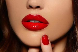 Addio al gloss, il trend dell'invero è il latex lips