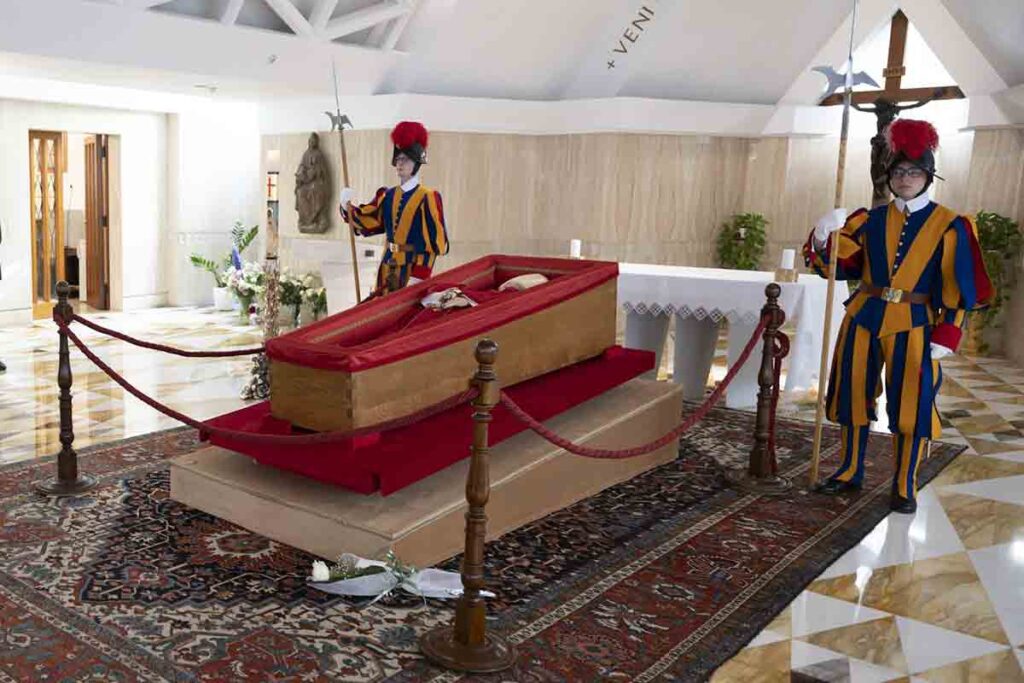 Papa Francesco, esposizione