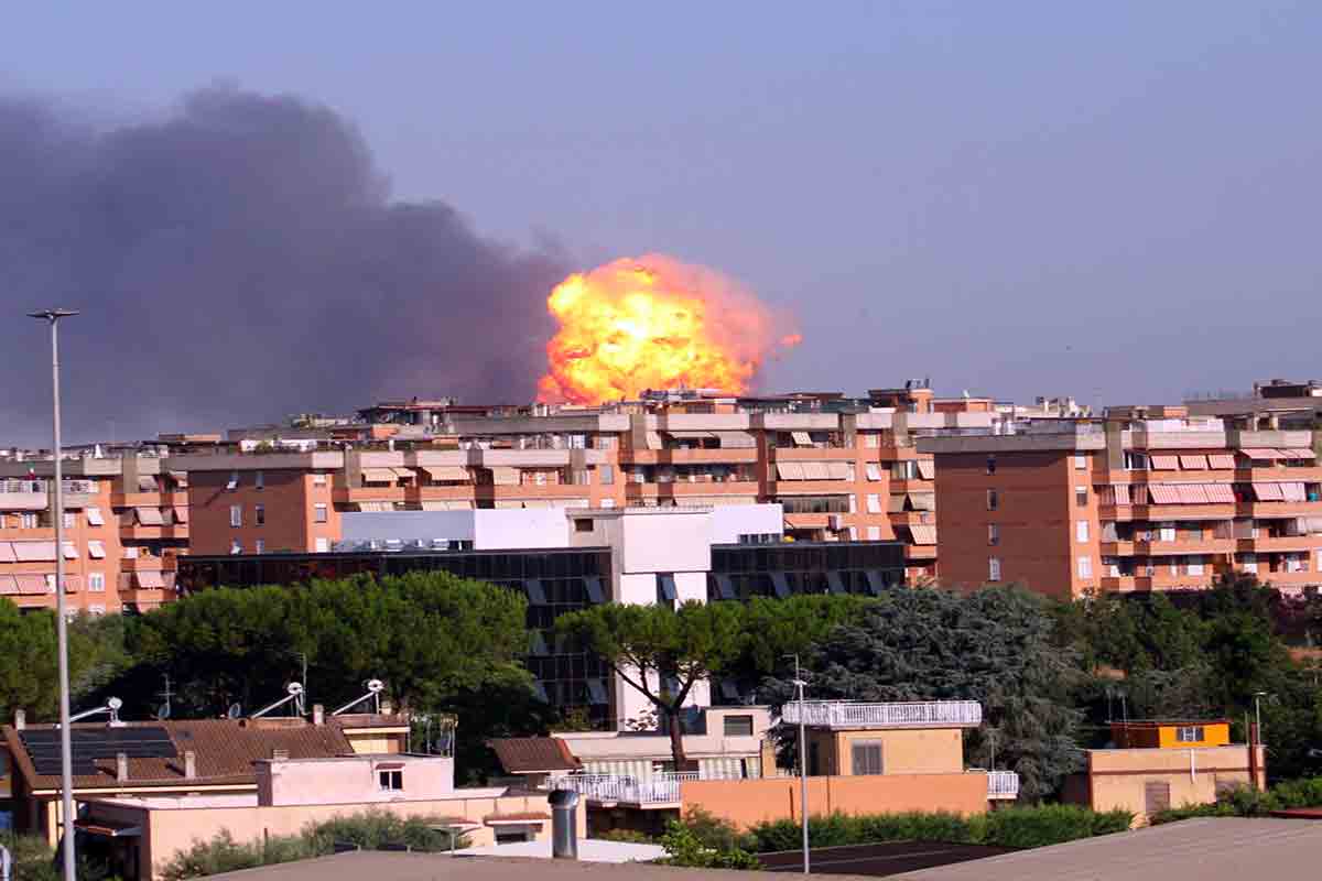 Esplosione area carburanti Roma