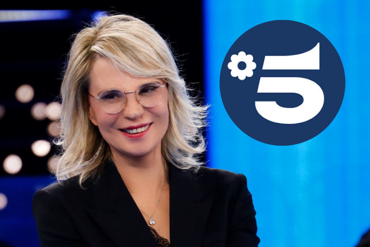 maria de filippi e logo canale 5