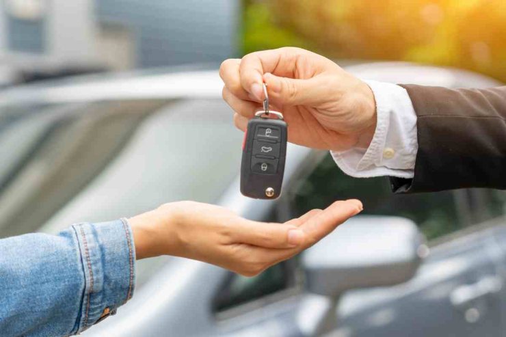 Consegna chiavi auto