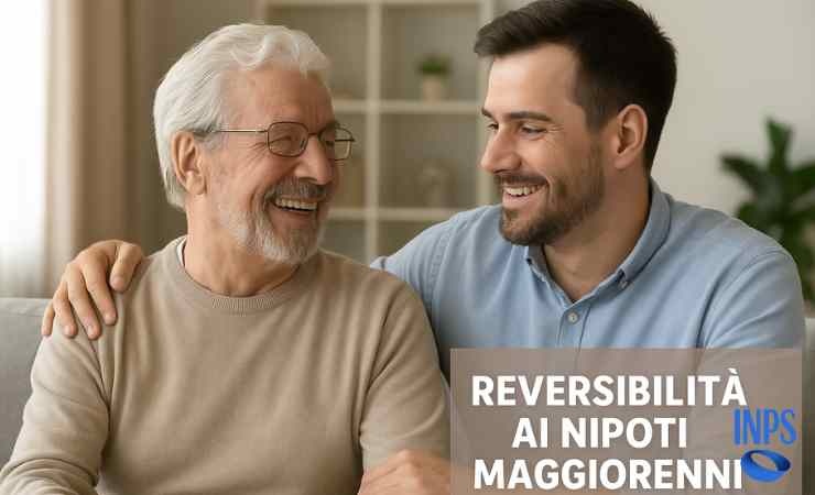 Nonno e nipote sorridenti che si abbracciano