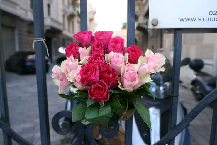 fiori fuori la camera ardente di ornella vanoni