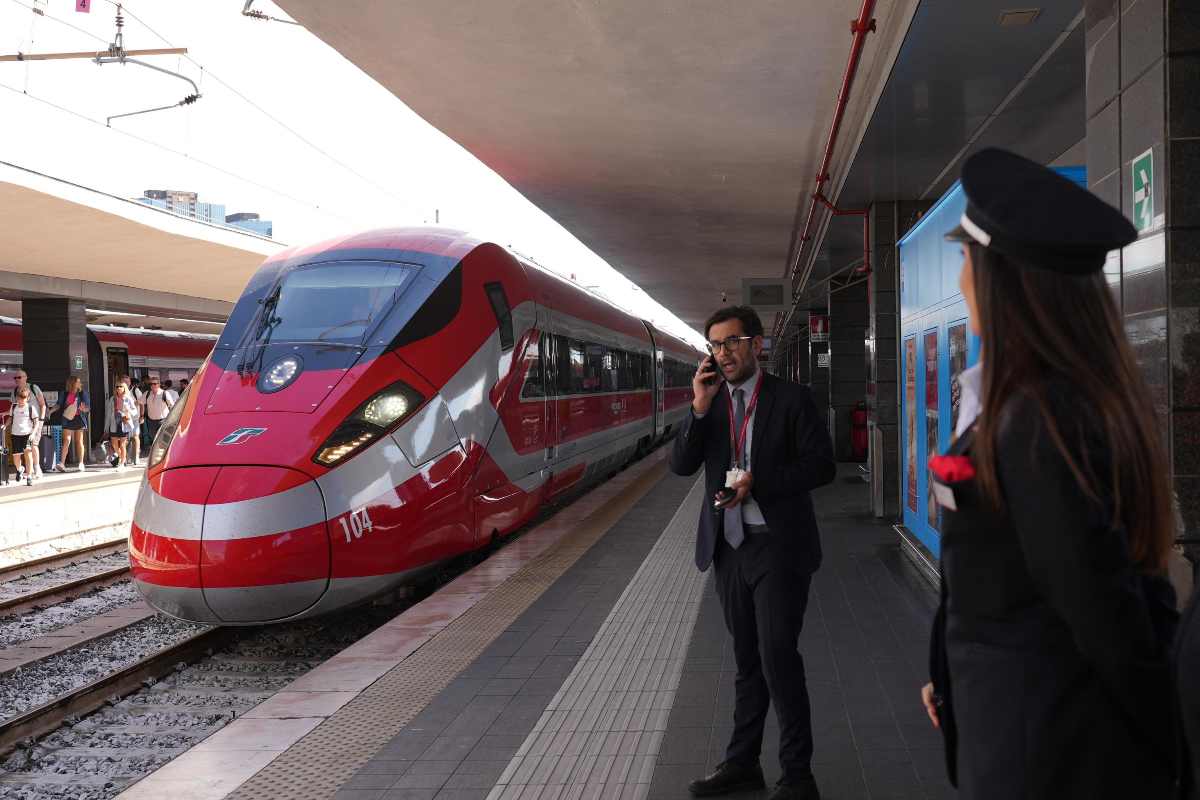 Un treno Frecciarossa in stazione