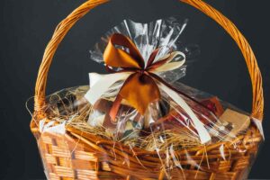 regalo di natale nel cesto