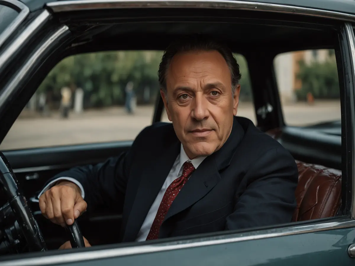 anziano in automobile